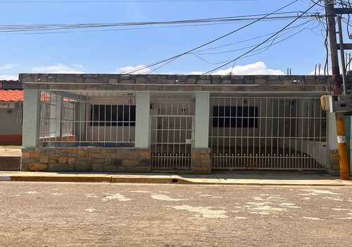 Ado Asein2138 Vende Amplia Casa En La Urbanización Vistamar De Puerto Cabello
