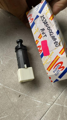 Bulbo Sensor Pedal Freno Stop Clio Platina Automático 02-10