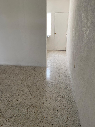 Casa De Un Piso Con 2 Habitaciones Muy Bien Ubicada