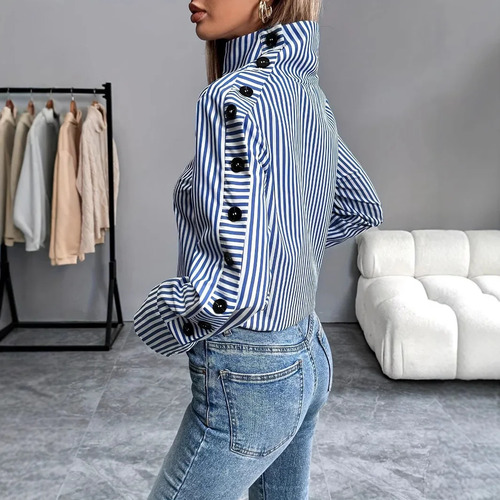 Top De Mujer Tejido Con Botones Y Cuello Alto A Rayas