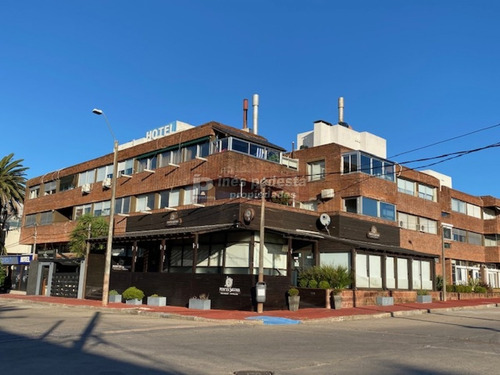 Hotel En Venta En La Península A Pasos Del Puerto- Ref: 37584