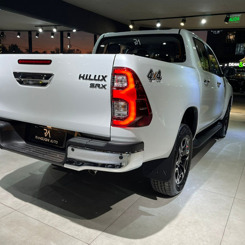 Imagen 18 de 19 de Toyota Hilux 2.8 Cd Srx 177cv 4x4 At