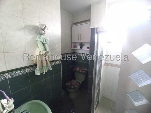 Erika Armeya Vende, Apartamento Ubicado En El Centro De Cabudare. Flex: 25-13615