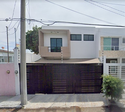 Casa Con Excelente Ubicación En Y Mtto. Presa De La Angostura, Laboratorio Cfe, Irapuato, Gto. Arf