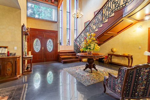Elegancia Y Tranquilidad, Casa En Venta En Jardines Del Pedregal