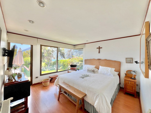 En Venta Encantadora Y Sólida Casa Con Linda Vista, Zapallar