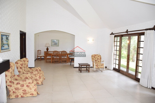 Casa En Roosevelt, 3 Dormitorios *- Ref: 3277