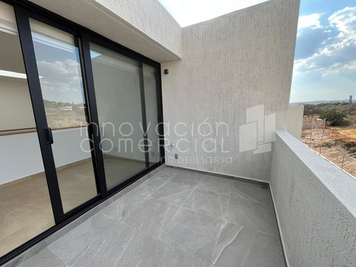 Casa En Renta En Distrito Sophia De 3 Niveles