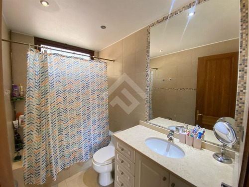 Casa En Venta De 5 Dorm + Estar Y Subt. En Las Brisas Co