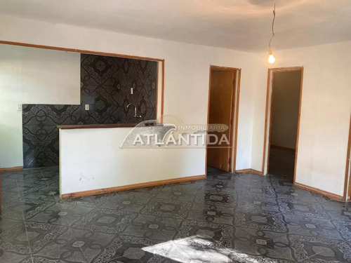 Venta De Tres Propiedades, Al Frente, Medio Y Fondo, Ubicada En Las Toscas Sur. Inm Atlántida.