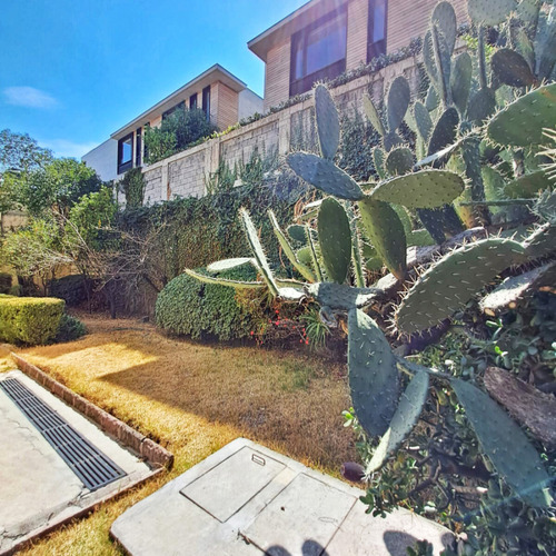 Venta De Terreno Con Construcción En Privada En Las Lomas