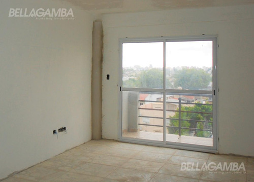 Imagen 2 de 8 de Venta Por Reubicacion / 2 Amb /