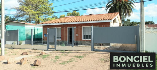 Excelente Casa 3 Dormitórios En Buena Ubicación Progreso. 