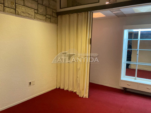 Alquiler Local Comercial En El Centro Sobre Av. 18 De Julio Y Río Negro. Inmobiliaria Atlántida.