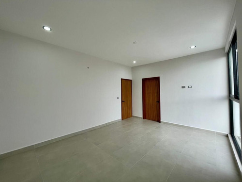 Casa En Venta En Veracruz Con Hab En P.b. Fracc. Lomas De La Rioja