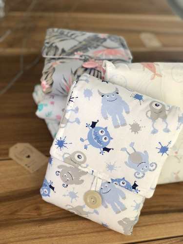 Cambiador Para Bebé Impermeable Variedad De Estampados Blanco Monstruos Celestes