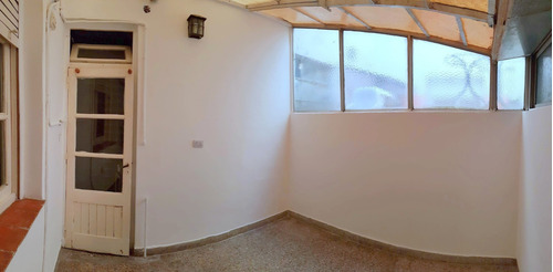Imagen 8 de 14 de Crovara Al 300. Piso 1 Por Escalera. Sup: 51 M2. Dos Ambientes Y Medio. 2 Patios, Uno Grande Cubierto O Segundo Dormitorio, Otro Chico Descubierto. Muy Luminoso. Apto Profesional. Muy Bajas Expensas