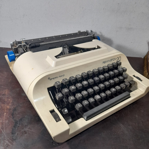Imagem 2 de 4 de Máquina De Escrever Antiga Decoração Peças. Remington 20