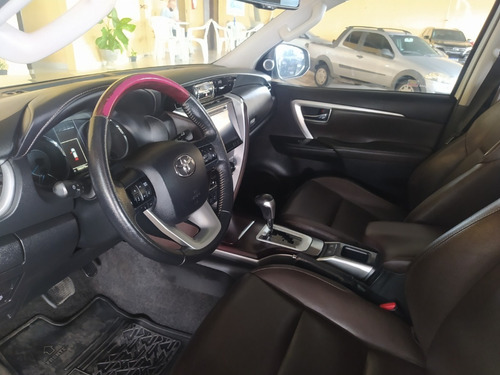Imagem 8 de 9 de Toyota / Hilux Sw4 Srx 2.8 4x4 Aut 7 Lug