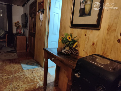 Casa En Venta De 5 Dorm. En Cerro Navia