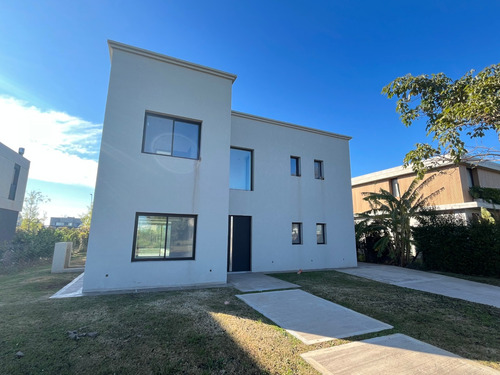 Venta Casa 3 Dormitorios Puertos Con Cochera