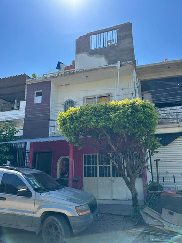 Edificio Para Remodelar! Col. 1o De Mayo | Pto. Vallarta Excelente Inversión!! 2 Departamentos, Con Opción A Un Tercero. Excelente Ubicación!