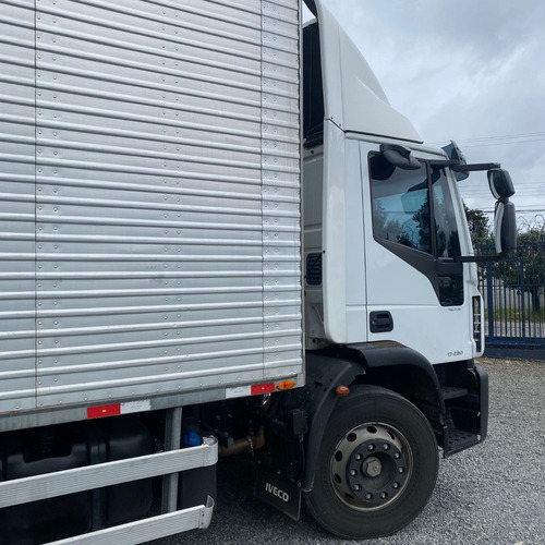 Iveco Tector 17-280 Baú - 2022