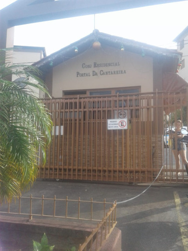 Apartamento Com Escritura Em Condomínio Fechado E Segurança 24 Horas