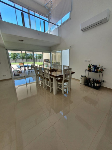 Imagen 2 de 14 de Espectacular Casa 5 Ambientes En Terralagos