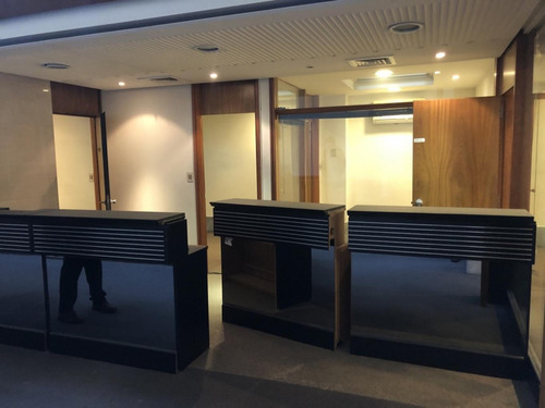 Imagen 2 de 15 de Gran Edificio De Oficinas En Ciudad Vieja