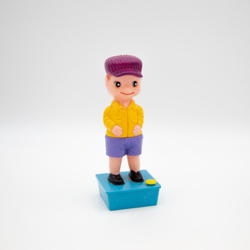 Niño Lanza Agua