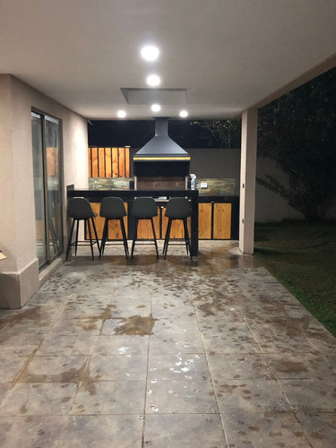 Se Vende Casa Impecable 3d, 3b Y Quincho