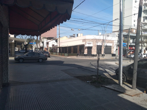 Local 3,5 X 8 Centro De R. De Escalada (a Dividir)