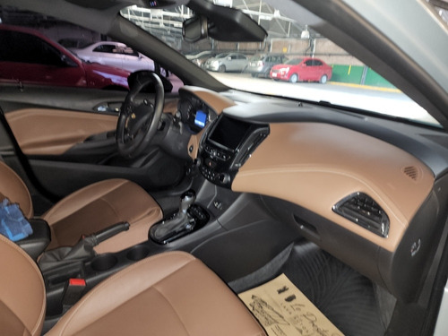 Imagen 5 de 10 de Chevrolet Cruze Premier