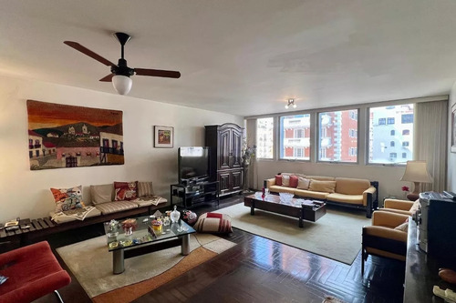 Apartamento À Venda Com 225m², 3 Suítes Com 2 Vagas De Garagem Fixas. Jardim Paulista. Planta Excelente Com Jardim De Inverno.
