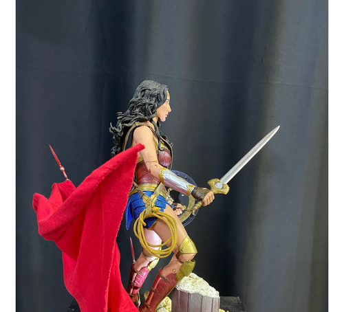 Mulher Maravilha 1/4 Neca Wonder Woman 45cm Base Custom (Recondicionado)