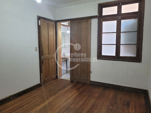 Casa En Venta De 6 Dorm. En Providencia