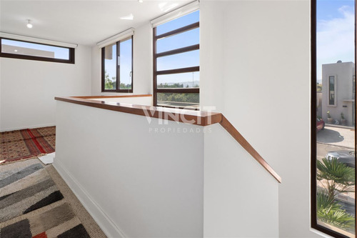 Impecable Casa En Venta De 3d 3b Serv En Cond Rukan Chicureo