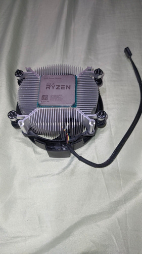 Ryzen 3 2200g Con Cooler De Stock.
