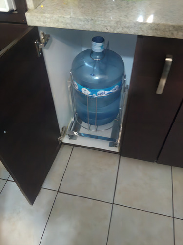 Portagarrafón De Agua Extraible Para Mueble De Cocina Color Cromo