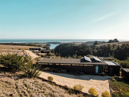 Casa En Venta En Pichilemu, Con Gran Vista Al Mar
