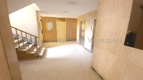 Apartamento En Venta. Montalban Ii. 24-10011