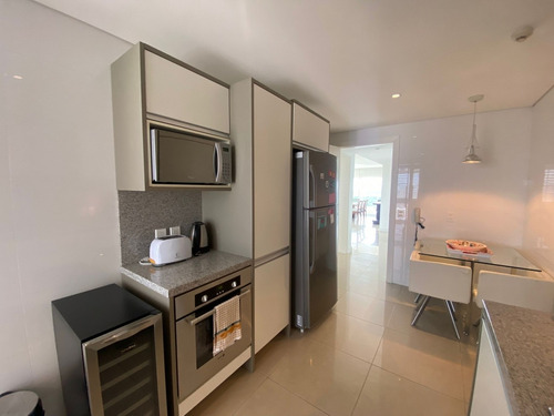 Imagen 10 de 28 de Venta - Apartamento 2 Dormitorios + Servicio Completo, Parada 18 De La Mansa, Punta Del Este.