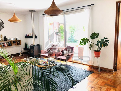 Casa En Venta De 5 Dorm. En Curicó