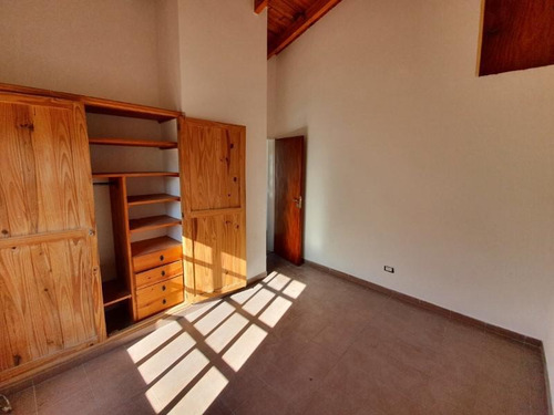 Imagen 18 de 28 de Casa De Tres Dormitorios, Dos Baños, Cochera, Amplio Terreno Y Pileta