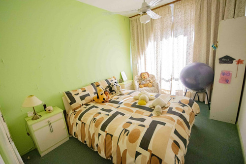 Departamento De 3 Ambientes En 2° Piso Por Escalera En Venta, En La Lucila.