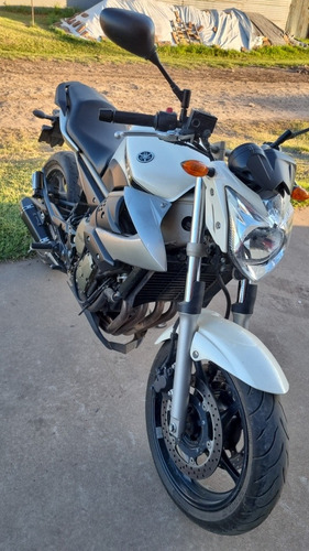 Imagen 3 de 3 de Yamaha Xj6