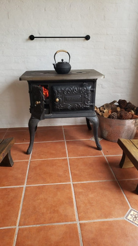 Cocina A Leña De Hierro Fundido. Olla H Fundido De Regalo
