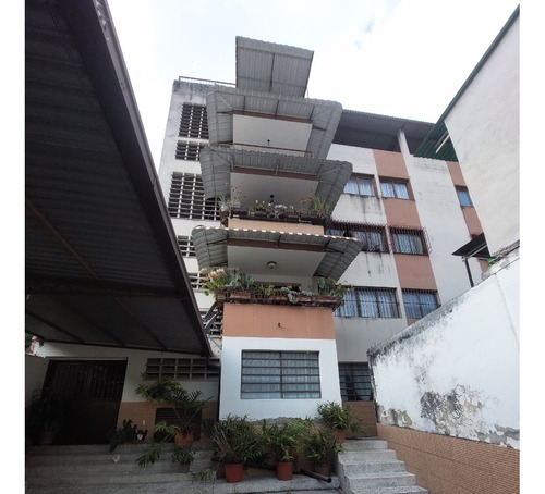 Best House Vende Apartamento Amplio En San Pedro De Los Altos. 