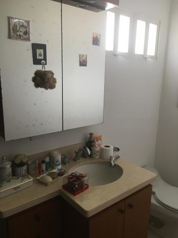 Imagen 10 de 12 de Casa En Venta En Prados Del Este 21-13811 Caro Fermoso 0424-2083128